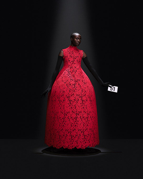 Rotes Kleid aus Stickerei von Forster Willi, Balenciaga Couture Herbst Winter 2023